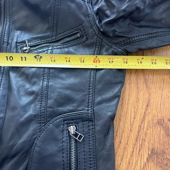 Infinity leather jacket- woman’s size medium - Picture 11 of 11